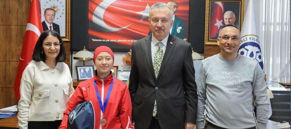 EBYÜ Öğrencisi Ayşe Kader Yavuz’dan Dünya Kayak Şampiyonası’nda Önemli Başarı 