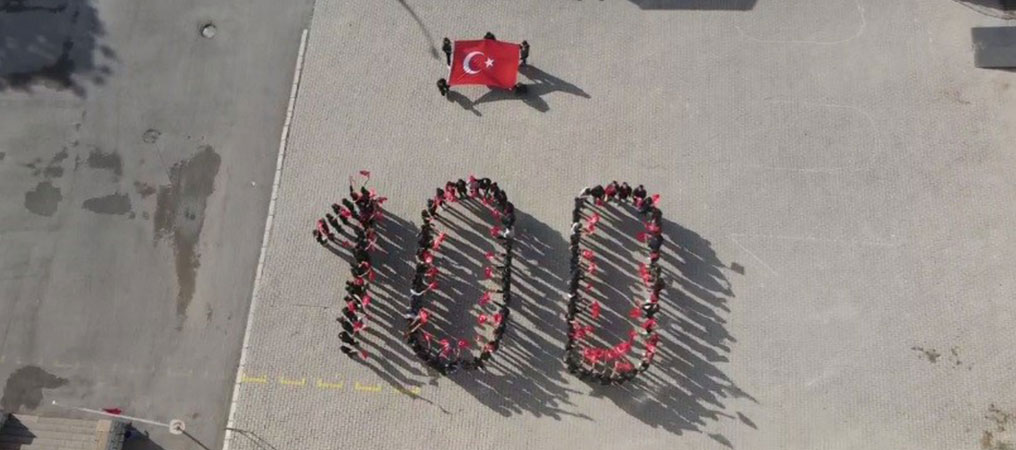 100 Öğrenciden 100’ncü Yıl Koreografisi