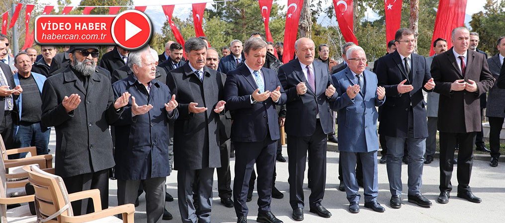 1992 Erzincan Depreminin 32. Yılında Deprem Şehitleri Dualarla Anıldı