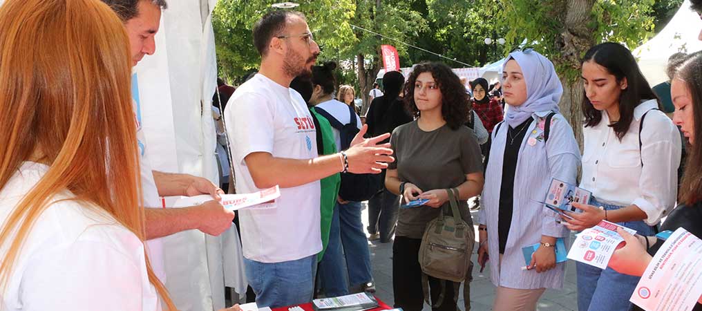 Anadolu Üniversiteler Birliği Tanıtım ve Tercih Fuarı İlki Erzincan’da Yapıldı