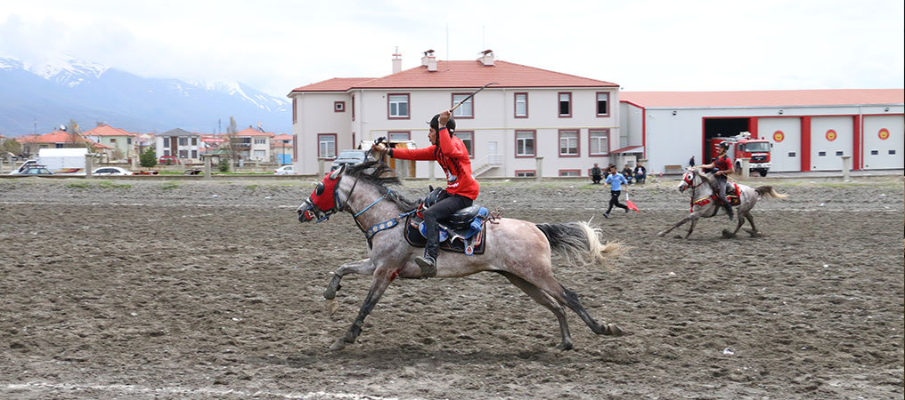 Ata Sporu Cirit Erzincan’da Yaşatılıyor