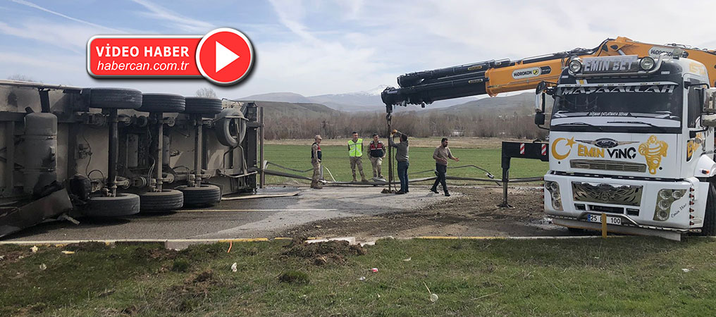 Erzincan’da TIR Kazası: 2 Yaralı