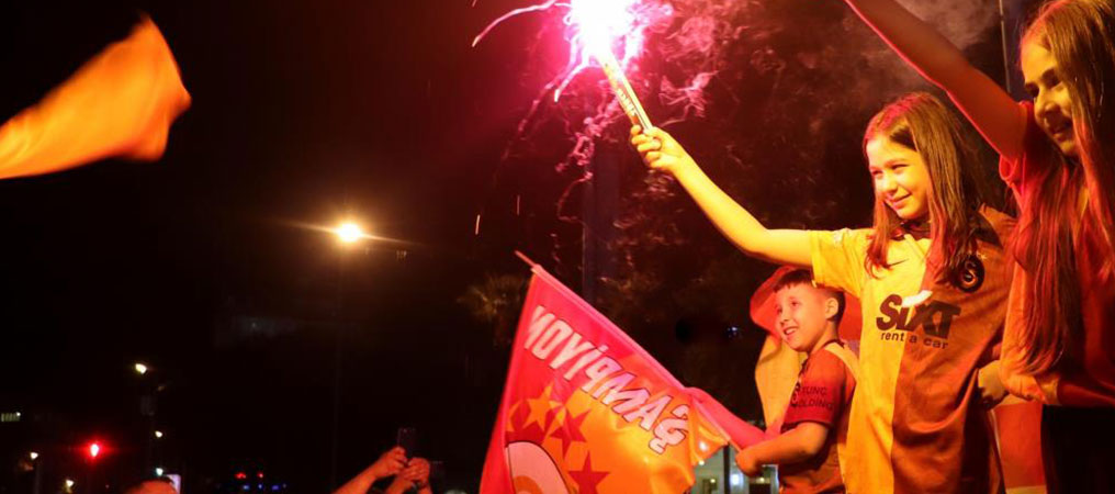 Erzincan’da Galatasaray Taraftarları 23. Şampiyonluğu Doyasıya Kutladı