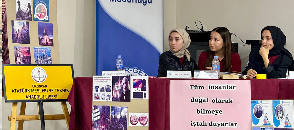 Erzincan'da Liseler Arası Münazara Yarışması: Münazarada Fikirler Yarıştı