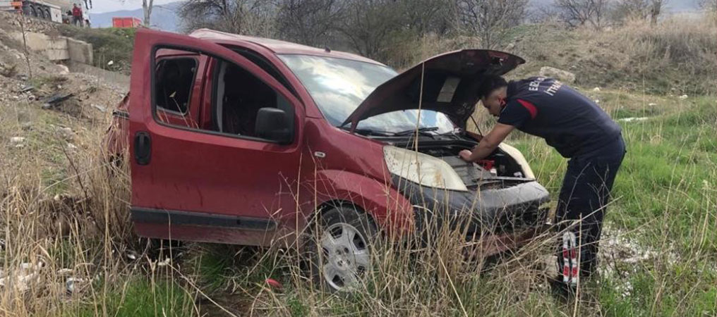 Erzincan'da trafik kazası: 2 yaralı