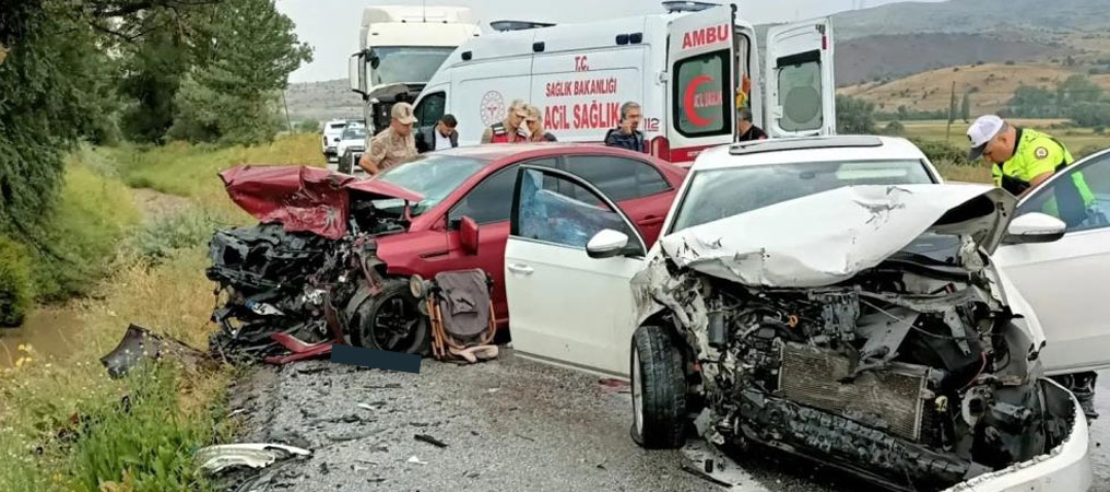 Erzincan’da trafik kazası: 4 yaralı