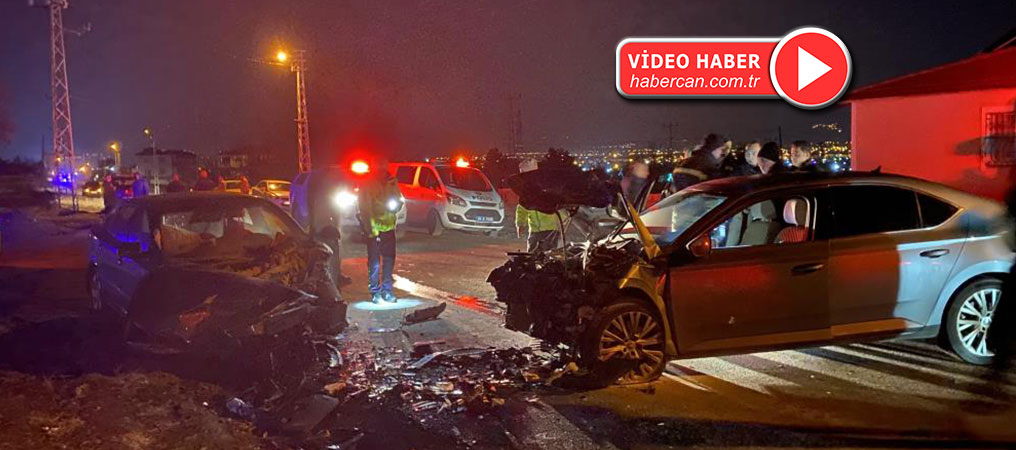 Erzincan’da İki Otomobil Çarpıştı: 1’i Ağır 3 Yaralı