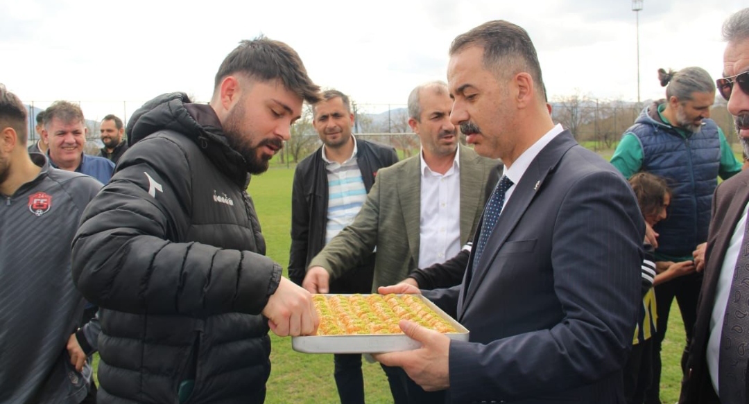 AK PARTİ MİLLETVEKİLİ ADAYLARINDAN ANAGOLD 24 ERZİNCANSPOR'A MORAL ZİYARETİ