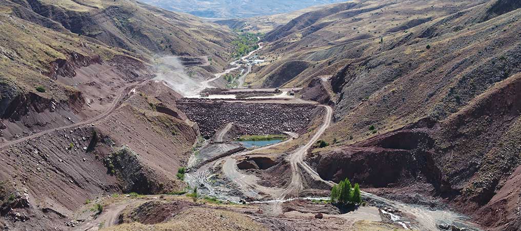 Kemah Tuzlaköy Barajında Çalışmalar Devam Ediyor