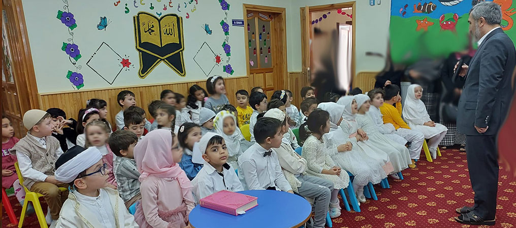 Minik Kur'an Kursu Öğrencilerinin Karne Sevinci