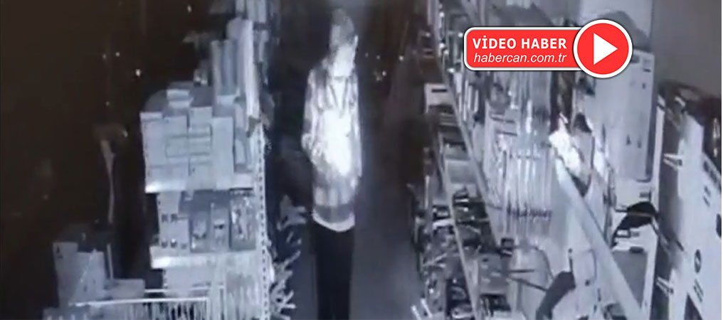 Oto Hırsızlığı Güvenlik Kameralarında: Hırsız Kaçamadan Yakayı Ele Verdi