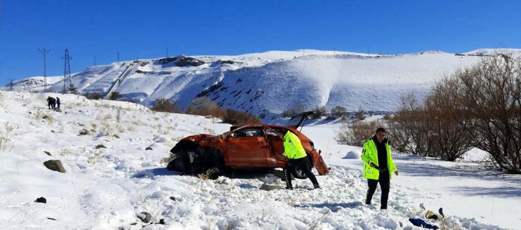 Otomobil Şarampole Uçtu: 3’ü Ağır Toplam 4 Kişi Yaralandı