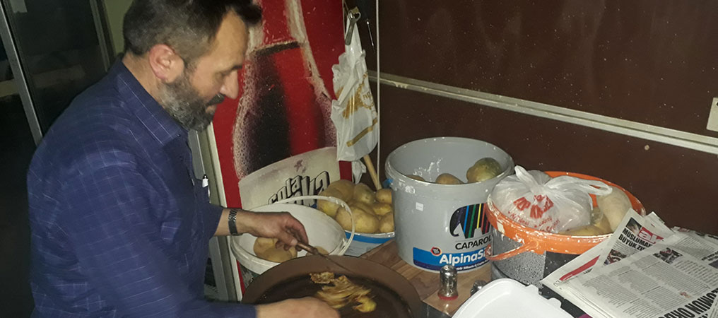 Soğuk Havaların Vazgeçilmezi Patates Çay Ocaklarının Gözdesi Oldu
