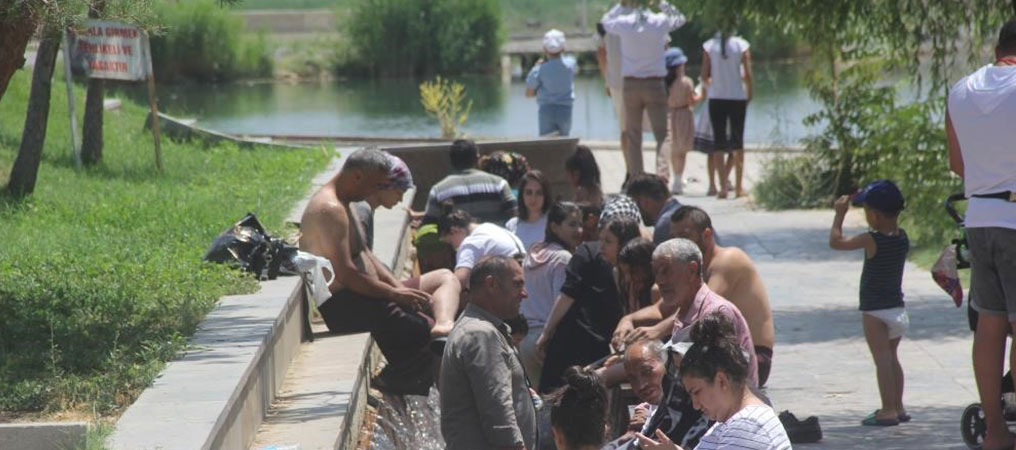 Sıcaktan Bunalan Vatandaşlar Mesire Alanlarına Akın Etti