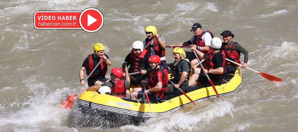 Vali Aydoğdu Karasu Nehri'nde Rafting Yaptı