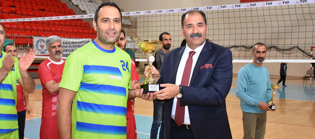 Voleybolda Erzincan MTAL Şampiyon Oldu