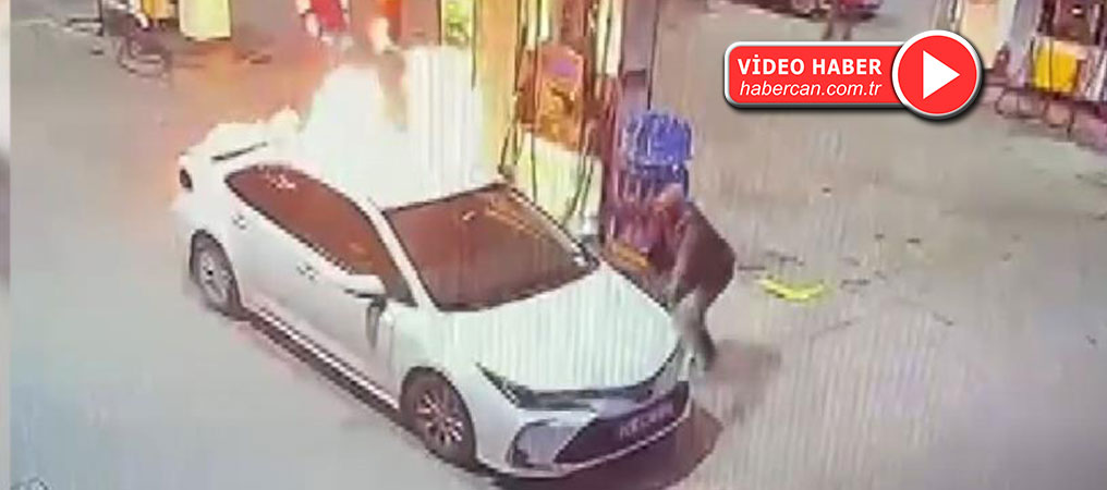 Yakıt Alan Otomobil Alev Aldı Baba Kız Zor Kurtuldu!