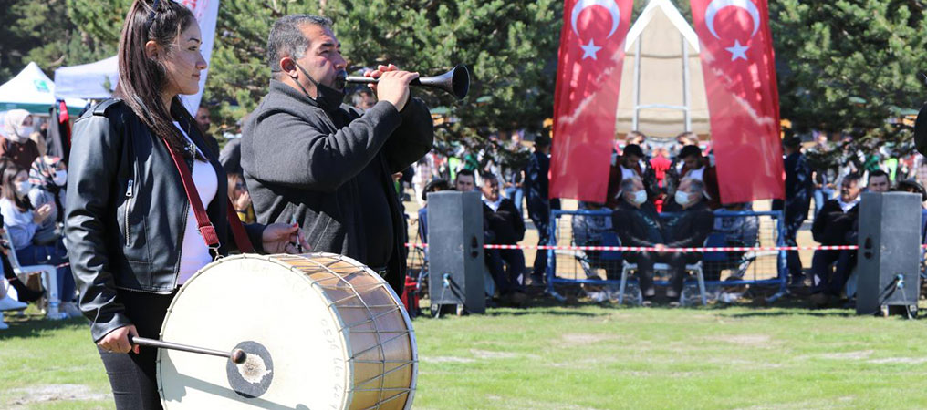 Zurnacı Babanın Davulcu Kızı
