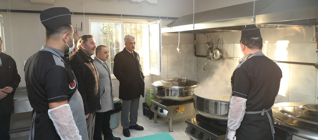 İhtiyaç Sahibi 120 Haneye Sıcak Yemek Dağıtılıyor